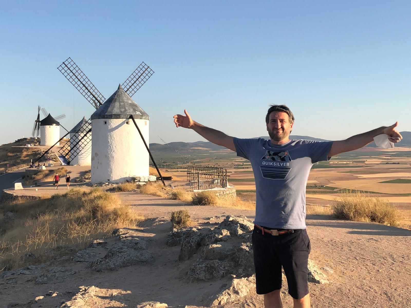 Pablo en los molinos de La Mancha